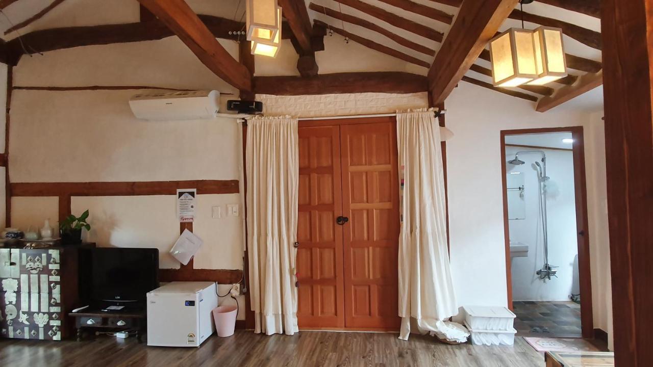 Greem Guesthouse จอนจู ภายนอก รูปภาพ
