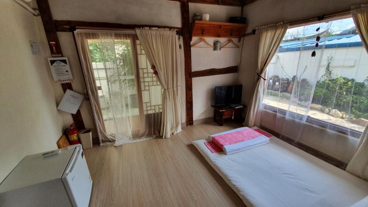 Greem Guesthouse จอนจู ภายนอก รูปภาพ