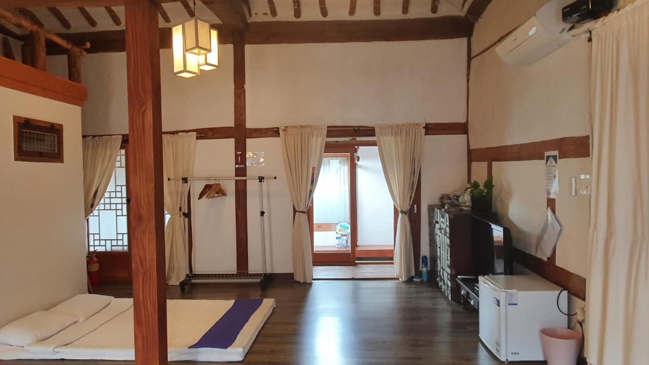 Greem Guesthouse จอนจู ภายนอก รูปภาพ