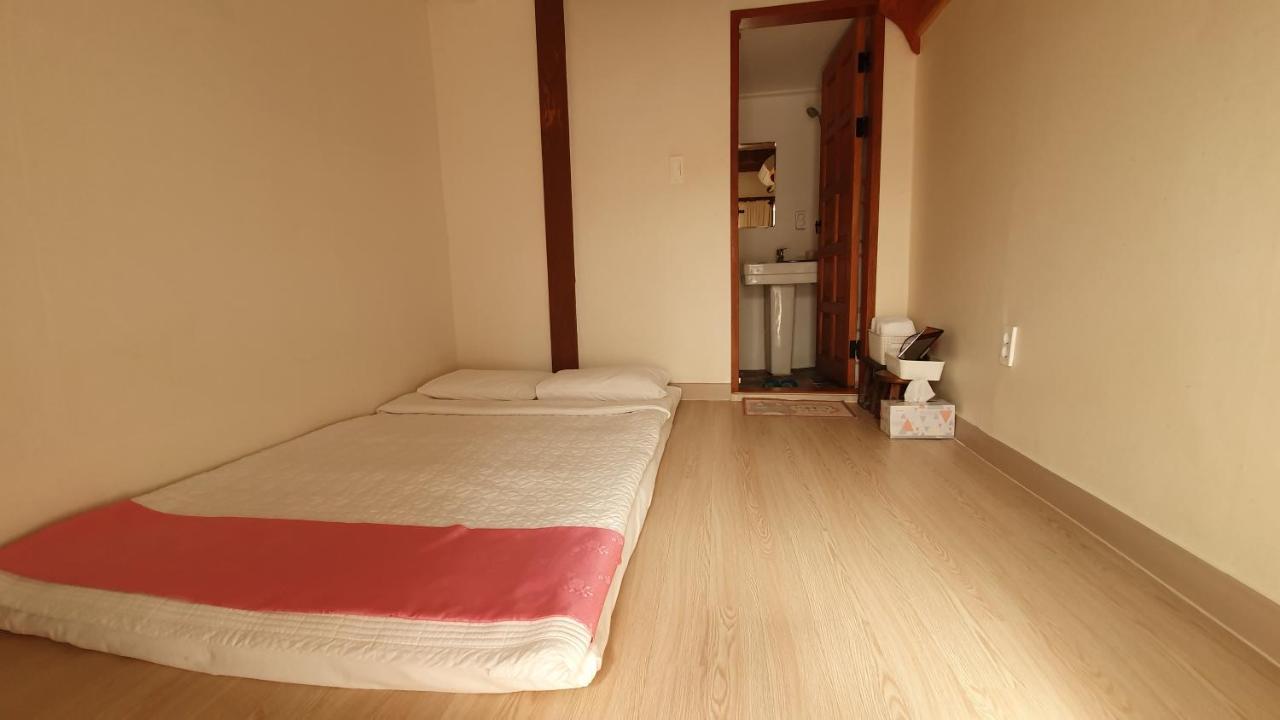 Greem Guesthouse จอนจู ภายนอก รูปภาพ