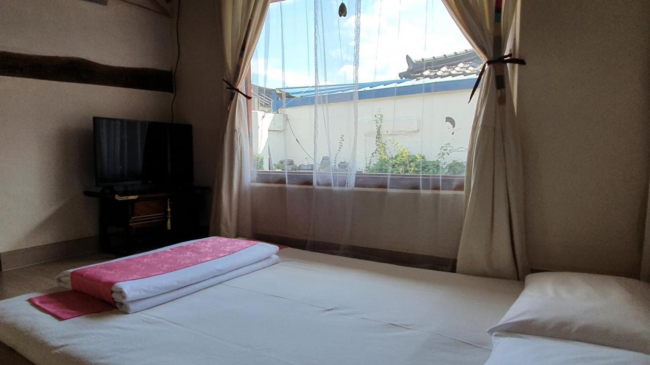 Greem Guesthouse จอนจู ภายนอก รูปภาพ