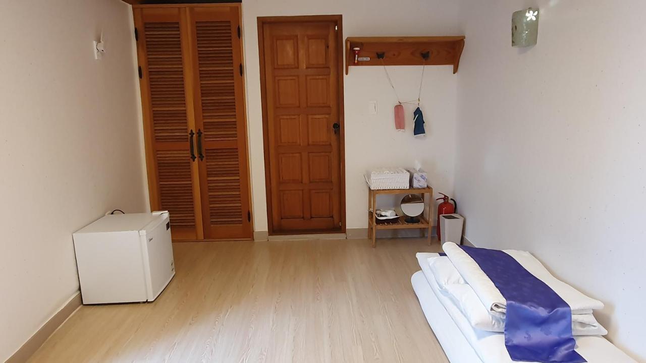 Greem Guesthouse จอนจู ภายนอก รูปภาพ